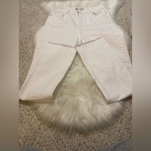 ZARA STRAIGHT LEG WHITE JEANS
